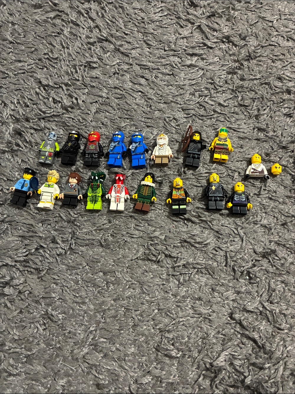 Bundle of 17 Lego mini figures